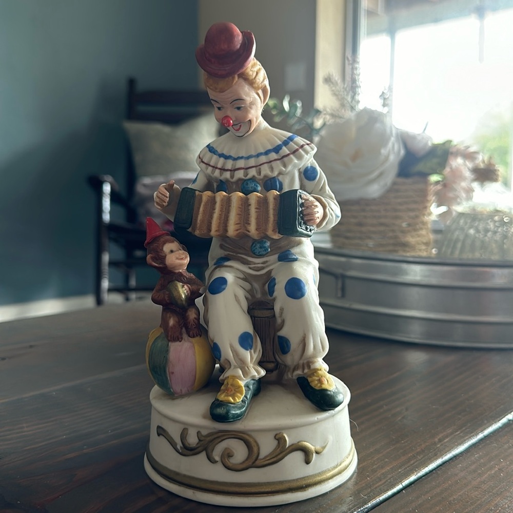 Clown and monkey musical figure